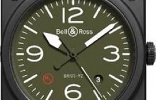 Швейцарская компания Bell & Ross выпустила часы BR 03 Military type в военном стиле.