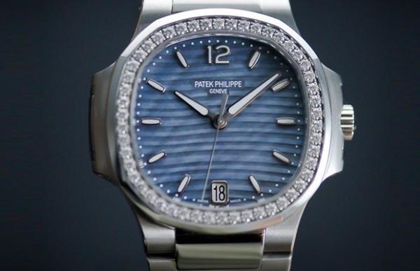 Новую версию часов Nautilus Lady представила компания Patek Philippe