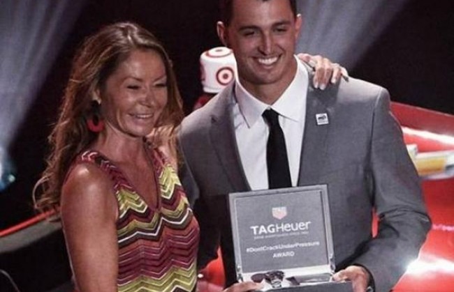Часы TAG Heuer были вручены гонщику Грейаму Рахалу
