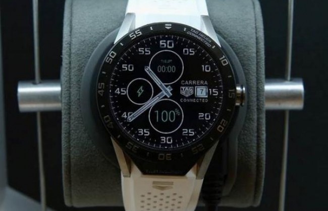 Компания TAG Heuer представила умные часы Connected
