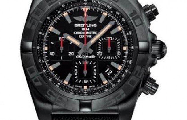 Обновленные часы Chronomat 44 Blacksteel представляет компания Breitling
