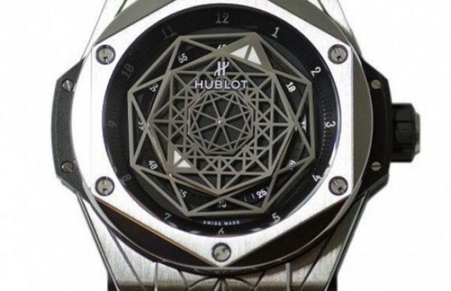 Новые часы Big Bang Sang Bleu представила компания Hublot